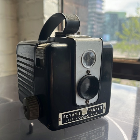 VINTAGE Brownie Hawkeye Flash Model Camera - Picture 2 of 4